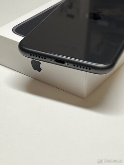 Apple iPhone 11, Black - 7