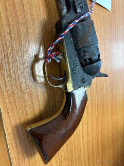 Revolver perkusní - 7