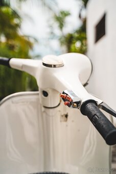 Vespa Super Scooter - 7