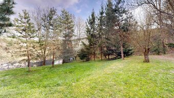 Chalupa po úspešnom režisérovi v obci Stará Turá-časť Papaď - 7