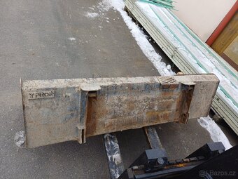 Lopata na Locust nebo UNC - 7