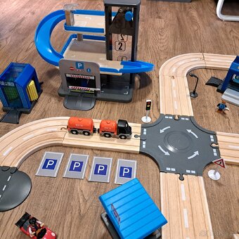 Koleje, vláček, městečko, letiště - 7