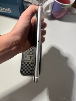 iPhone SE 2020 - 7