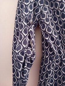 šaty modro-bílé s 3/4 rukávem - 7