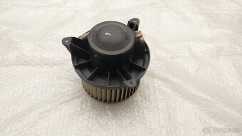 Nissan Navara a Pathfinder : Ventilátor topení - 7