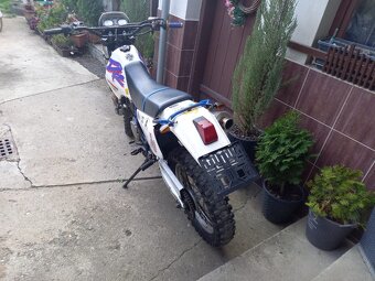 Suzuki DR 350 - 7