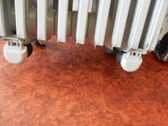 Olejový elektrický radiátor topení Delonghi 2000W - 7