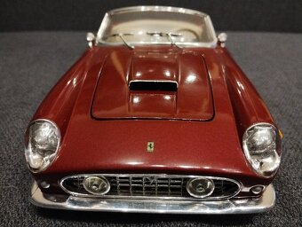 Ferrari 250GT California 1/18 - 7