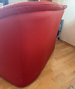červený gauč - 7