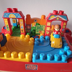 Mega Bloks - Skládací hrací stůl s kostkami - 7