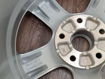 5x120 Volkswagen Transporter / Multivan 7,5Jx17 ET55 alu - 7