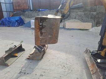 Minibagr Caterpillar 301.8C, 1,8t - 7