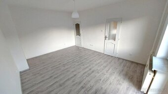 Pronájem bytu 2+1 (60 m2) Komenského, Adamov - 7