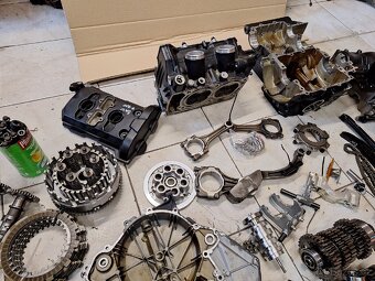Díly motoru Suzuki Burgman 650 k5 - 7
