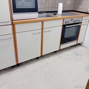 Kuchyňská linka se spotřebiči - 7