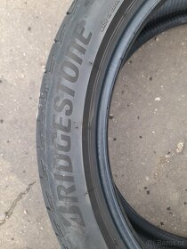 225/45R19 - 7