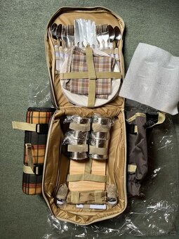 Piknikový batoh pro 4, nerez hrnky, nádobí plast, khaki - 7
