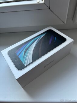 Apple iPhone SE 2020 - 7
