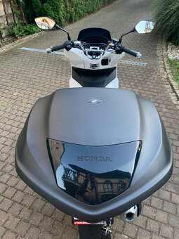 Honda PCX 125, 1.majitel, najeto pouze 2465 km - 7