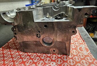 Hlava motoru Mercedes Benz 264.920 - 7