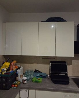 Moderní lesklá kuchyňská linka se spotřebiči,5705 - 7