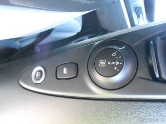 Peugeot 807 ACTIVE HDi 135 8místné - 7