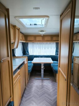Rodinný karavan Burstner Ventana 530 tk - palandy - 7