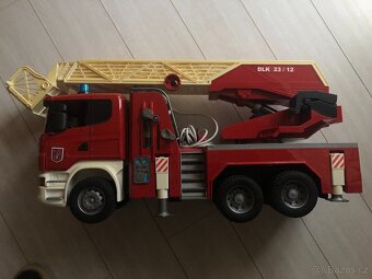Hasičské auto Scania + žebřík (Bruder) - 7