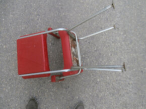 Židle kovová čalouněná koženkou stará RETRO za 300 kč - 7