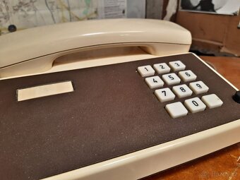 Tlačítkový telefon Tesla z roku 1983 - 7