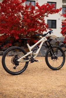 YT Capra CF Comp 2020 - 7