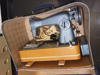 retro šicí stroj 1960 socializmus - 7