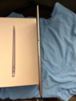 MacBook Air 13” (2020) – Intel Core i5, 8GB RAM, 256GB SSD - 7