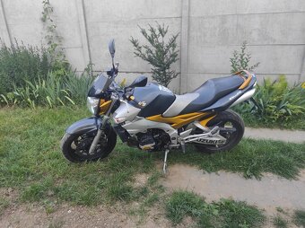 Suzuki GSR 600 - 7