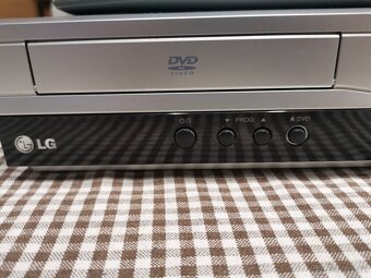 COMOI VHS rekordér a DVD přehrávač LG - 7