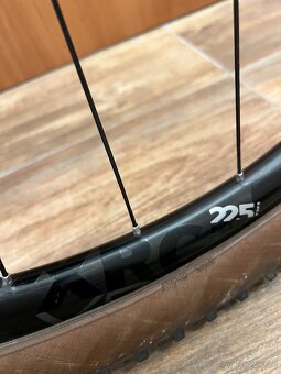Zapletená karbonová kola DT SWISS XRC 1200 + Náboje 240s - 7