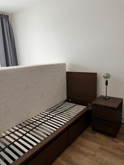 POSTEL VČ. NOČNÍCH STOLKŮ A ÚLOŽNÝCH ŠUPLAT. - 7