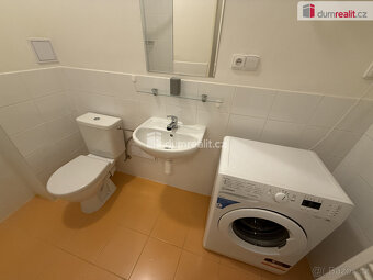 Pronájem bytu 1+kk 30 m2 P5 Smíchov zařízený po rekonstrukci - 7