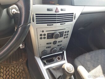 Prodám díly z vozu Opel Astra H 1.9 CDTI 74KW - 7