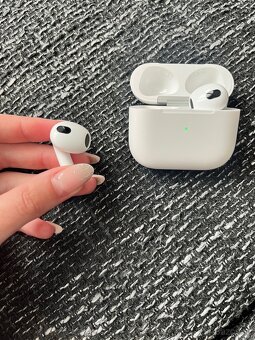 AirPods 2021 s bezdrátově nabíjecím pouzdrem - 7