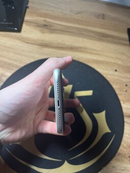iPhone 11 Bílá - 64GB/Velmi hezký stav - 7