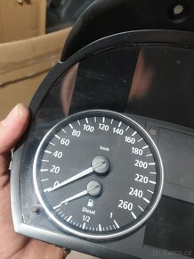 BMW E90/E91 budíky v pěkném stavu 2.0 diesel - 7