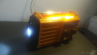 Prodám rádio se světlem, solárním dobíjením - 7