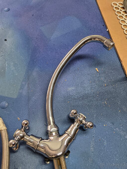 rohový nerez dřez s baterií - 7