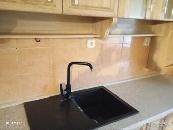 Kuchyňská linka s kamenným dřezem - 7