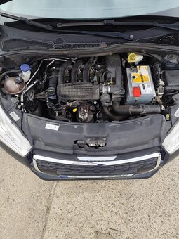 PEUGEOT 208 1.0 - 7