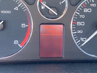 Peugeot 407 SW 2.0 hdi 100 kw , rv 2006 - 7