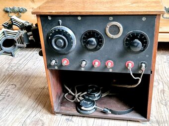 Staré rádio včetně sluchátek, Francie, rok 1923 - 7