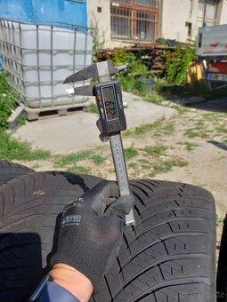 225/45R18 - 7