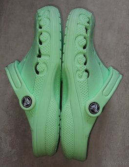 Nazouváky Crocs Baya Clog vel. 5 světle zelené - 7